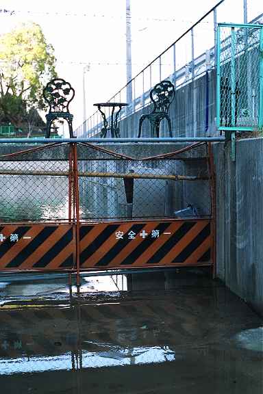 �֎q�ƃe�[�u��!? (32KBytes) 384�~576